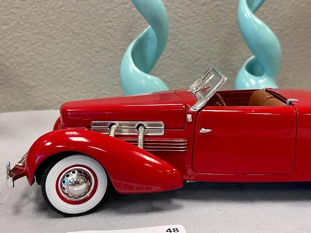 ERTL 1/10 DIE-CAST MODEL REPLICA OF A 1937 CORD 812 - 2