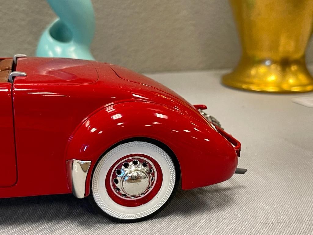 ERTL 1/10 DIE-CAST MODEL REPLICA OF A 1937 CORD 812 - 4