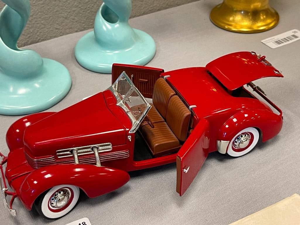 ERTL 1/10 DIE-CAST MODEL REPLICA OF A 1937 CORD 812 - 7