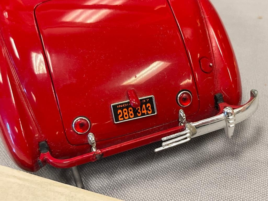 ERTL 1/10 DIE-CAST MODEL REPLICA OF A 1937 CORD 812 - 8