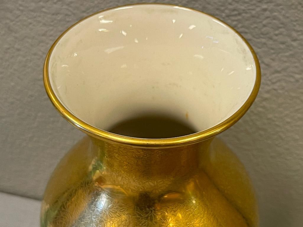 VINTAGE U.S.A. PICKARD CHINA 22KT GOLD DECORATED CERAMIC VASE WITH FLORAL DESIGN - 3