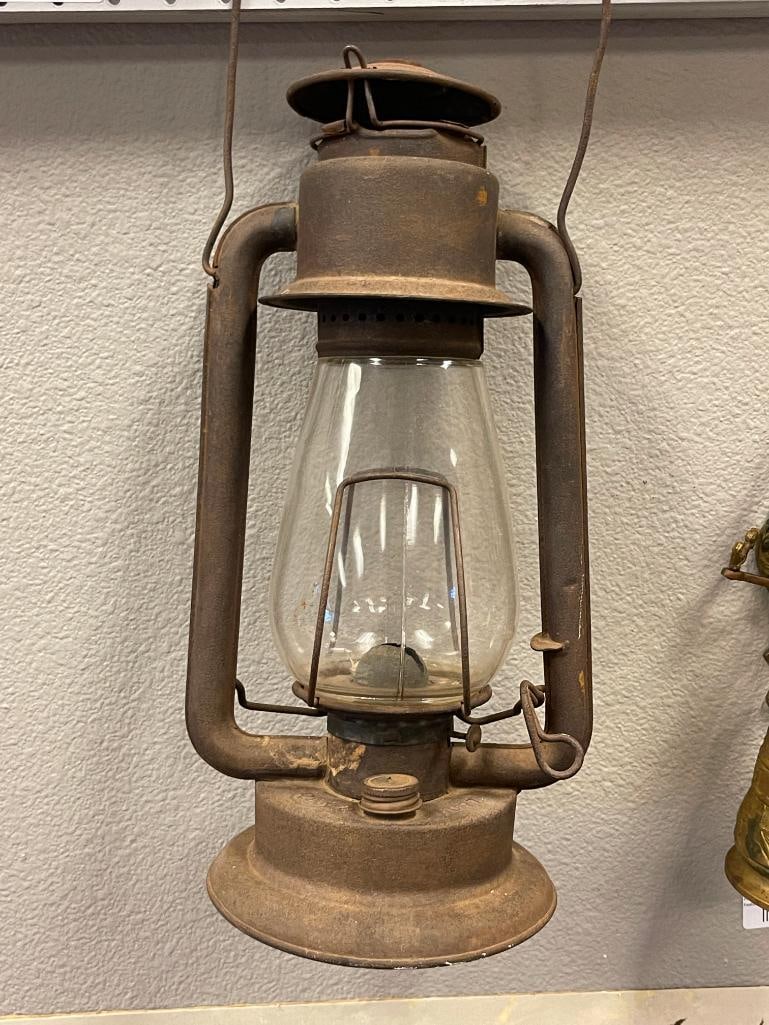 RAYO COLD NO. 77 OIL LANTERN WITH CLEAR GLASS GLOBE CIRCA 1911 - 2