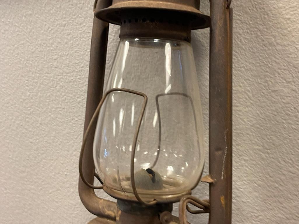 RAYO COLD NO. 77 OIL LANTERN WITH CLEAR GLASS GLOBE CIRCA 1911 - 3