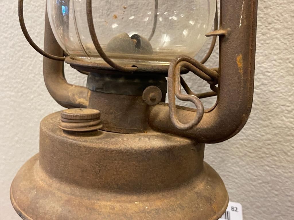 RAYO COLD NO. 77 OIL LANTERN WITH CLEAR GLASS GLOBE CIRCA 1911 - 4