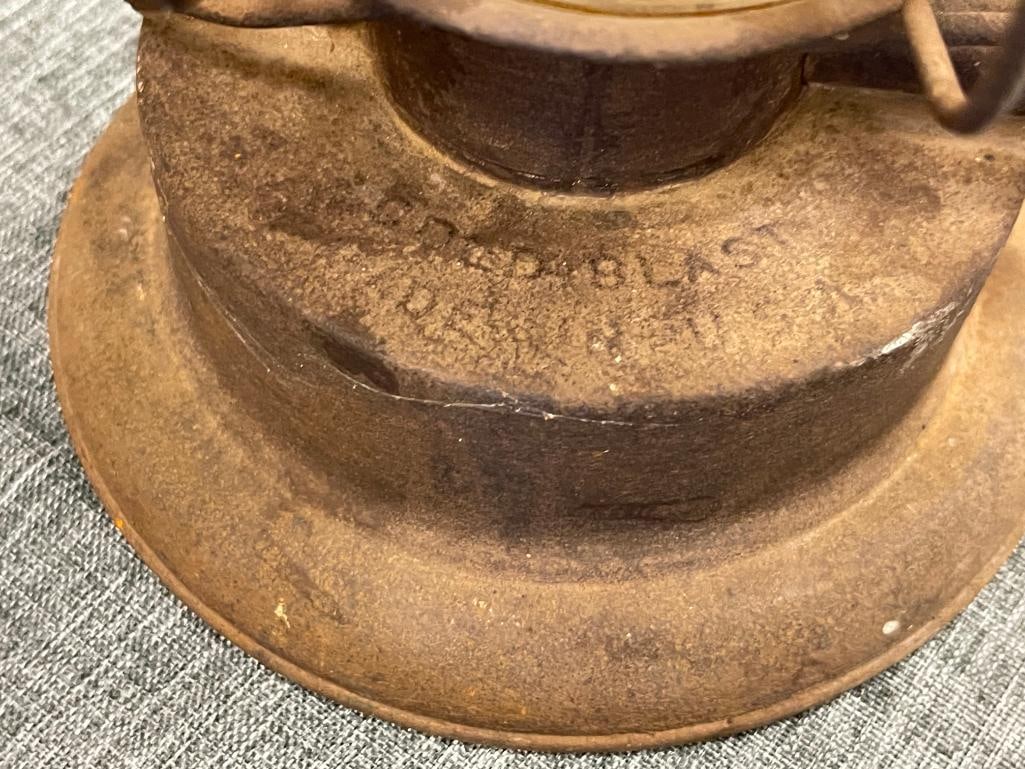 RAYO COLD NO. 77 OIL LANTERN WITH CLEAR GLASS GLOBE CIRCA 1911 - 6