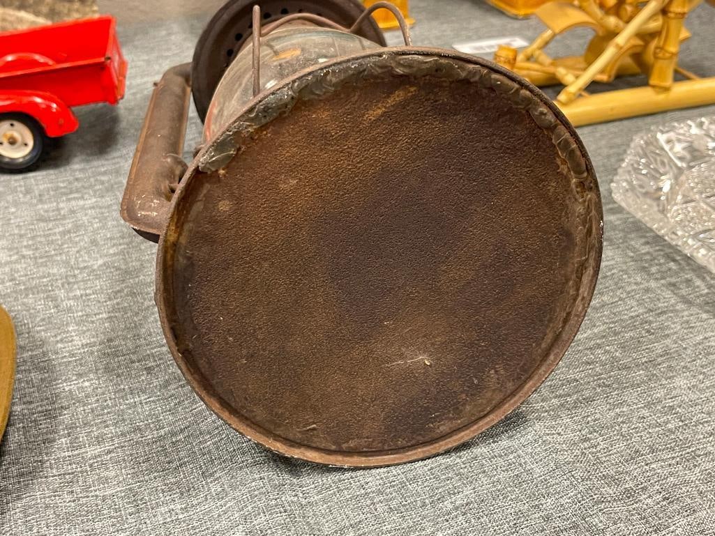 RAYO COLD NO. 77 OIL LANTERN WITH CLEAR GLASS GLOBE CIRCA 1911 - 7