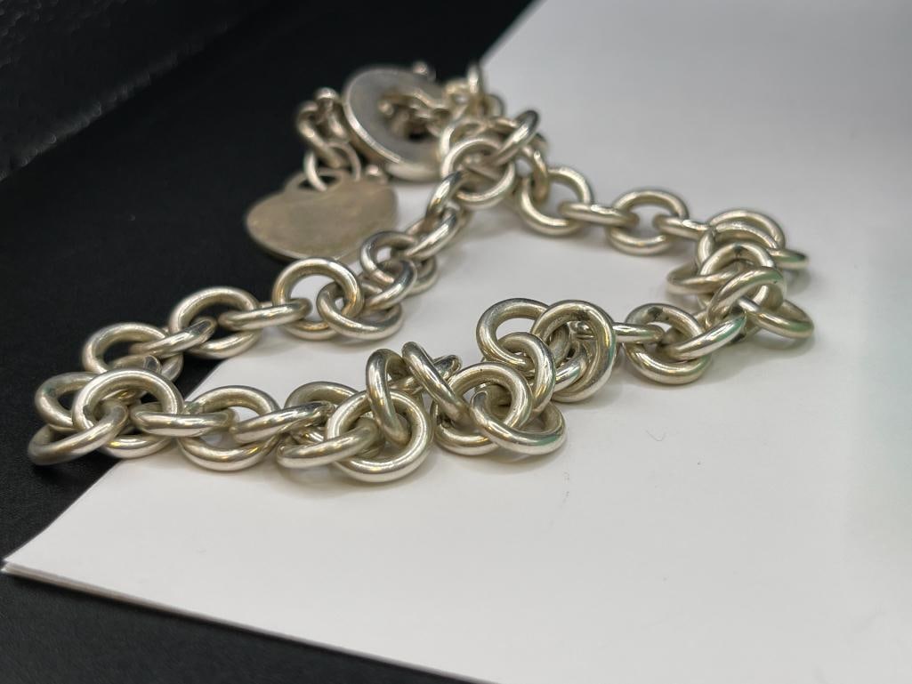 TIFFANY & CO. DESIGNER SIGNED STERLING SILVER HEART CHARM NECKLACE FEATURING TOGGLE CLASP - 4