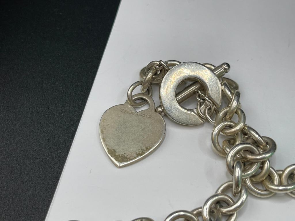 TIFFANY & CO. DESIGNER SIGNED STERLING SILVER HEART CHARM NECKLACE FEATURING TOGGLE CLASP - 5