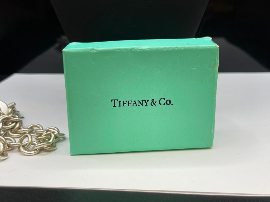 TIFFANY & CO. DESIGNER SIGNED STERLING SILVER HEART CHARM NECKLACE FEATURING TOGGLE CLASP - 6