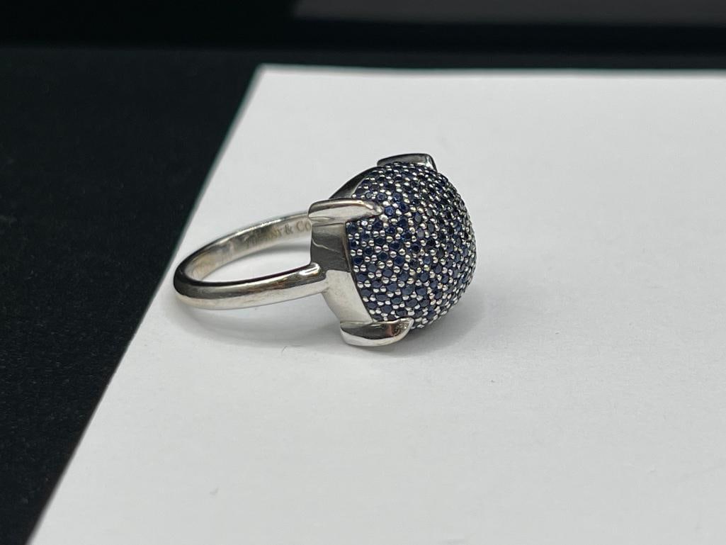 TIFFANY & CO. DESIGNER SIGNED 18K WHITE GOLD AND BLUE SAPPHIRE PALOMA PICASSO SUGAR STACKS RING - 4