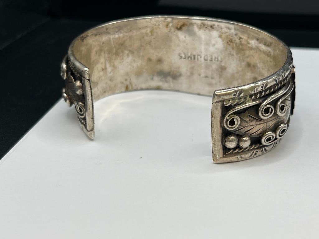 VINTAGE NAVAJO FRED JAMES ARTIST SIGNED STERLING SILVER SQUASH BLOSSOM CUFF BRACELET - 4
