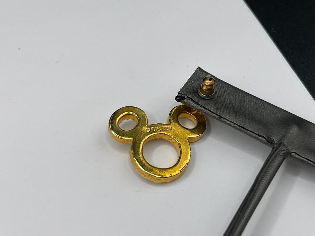 DISNEY MICKEY MOUSE LORUS QUARTZ WRISTWATCH AND GOLD TONE RHINESTONE DISNEY MICKEY MOUSE EARRINGS - 8