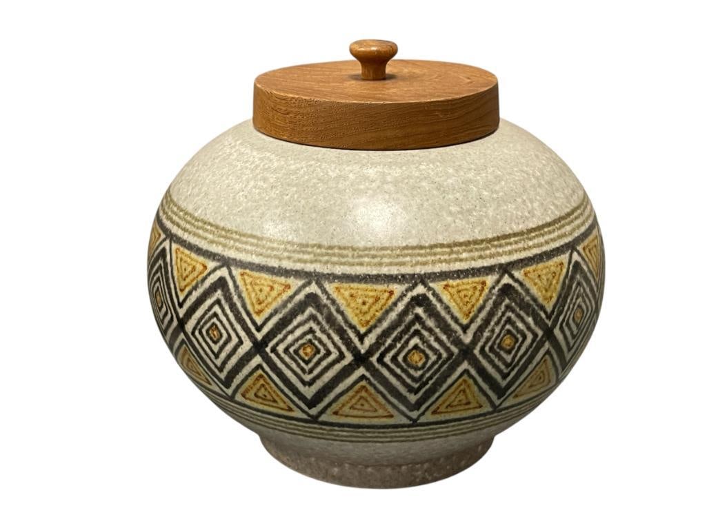 VINTAGE MID-CENTURY 1960'S ITALIAN POTTERY JAR DESIGNED BY ALVINO BAGNI FOR RAYMOR WITH WOODEN LID: CERAMIC JAR WITH WOOD LID FEATURING A DIAMOND DESIGN BAND IN YELLOW, BUE, AND GREEN, SIGNED ON THE BOTTOM WITH LABEL, MADE IN ITALY, NO CRACKS OR CHIPS 9" ROUND, 7 1/2" H