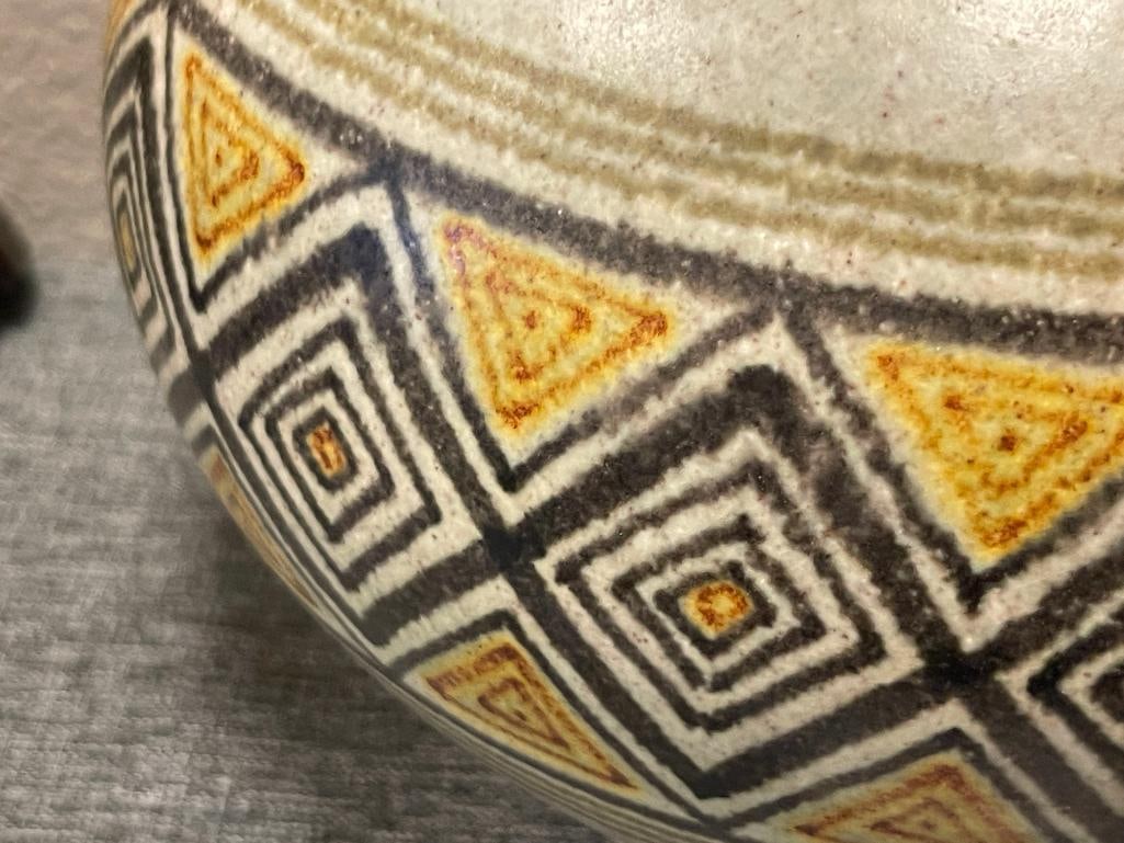 VINTAGE MID-CENTURY 1960'S ITALIAN POTTERY JAR DESIGNED BY ALVINO BAGNI FOR RAYMOR WITH WOODEN LID - 3