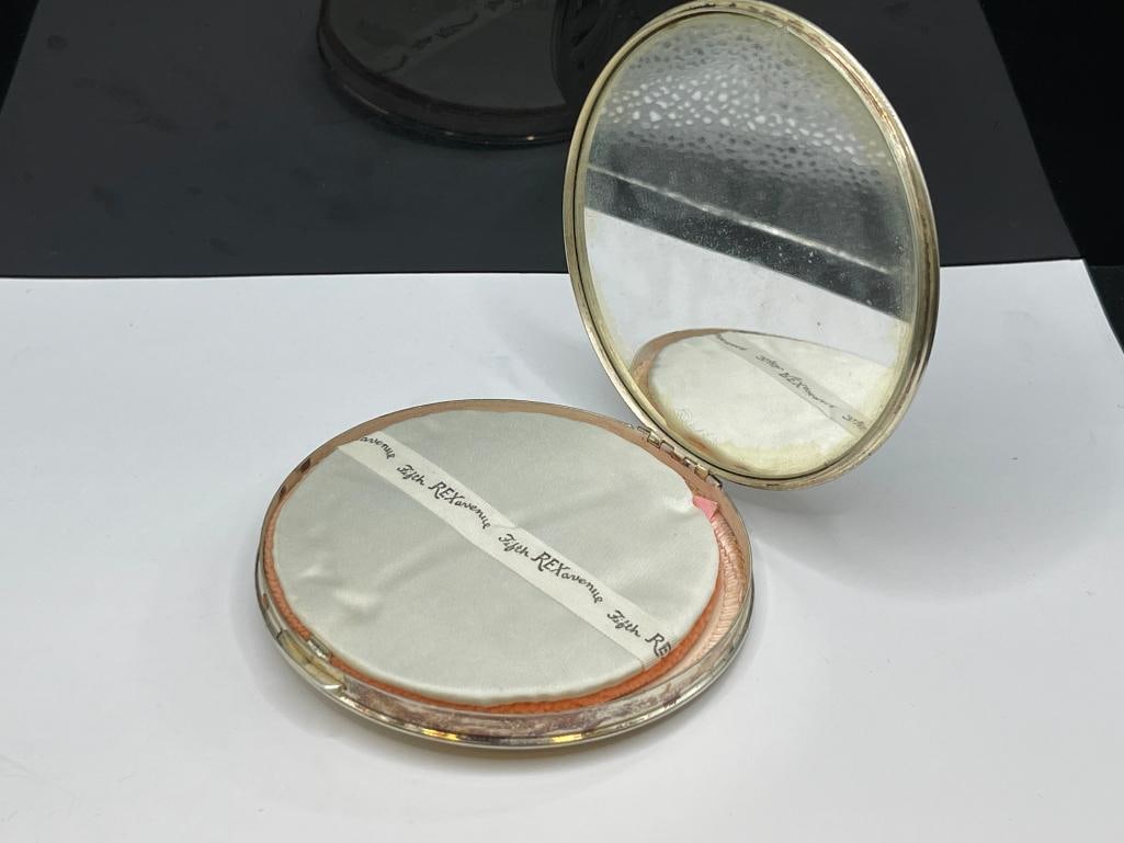 VINTAGE STERLING SILVER LADIES COMPACT FEATURING RIBBED DESIGN AND PATTERN ON BACK - 4