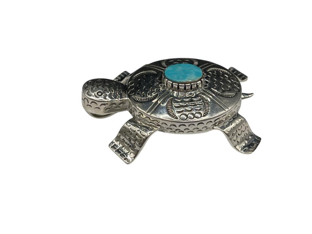 ORNATE STERLING SILVER STAMPED DESIGNED TURQUOISE FIGURAL TURTLE BROOCH / PENDANT (1 of 5)