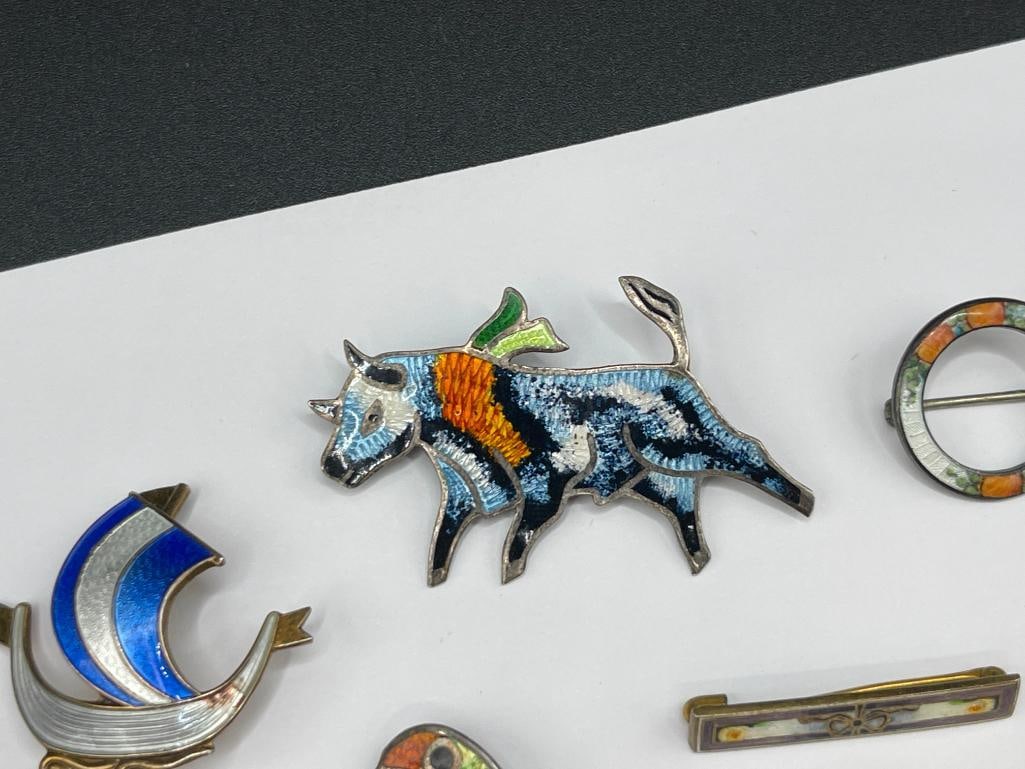 FIVE VINTAGE ENAMELED STERLING SILVER BROOCHES INCLUDING ONE MARKED NORWAY - 2