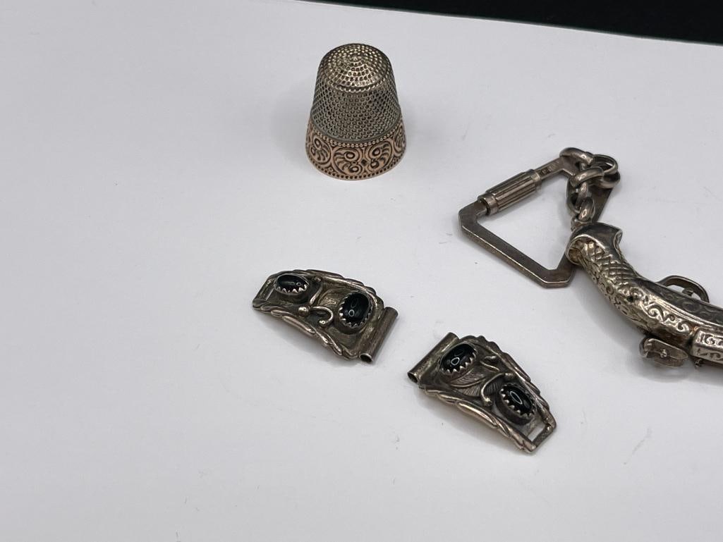 SIX PIECES OF STERLING SILVER JEWELRY INCLUDES BROOCHES AND A THIMBLE - 6