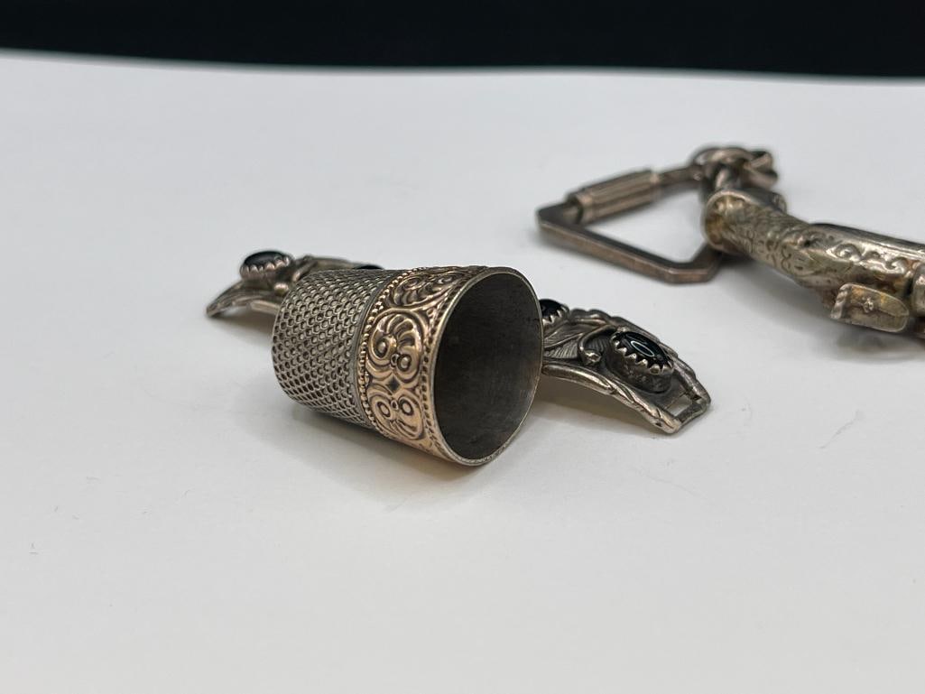 SIX PIECES OF STERLING SILVER JEWELRY INCLUDES BROOCHES AND A THIMBLE - 7