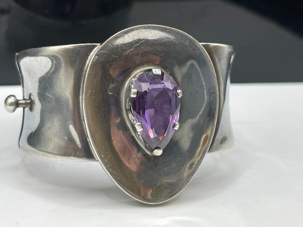 VINTAGE SIGNED TALLERES DE LOS BALESTEROS MEXICO STERLING SILVER ALEXANDRITE HINGED BANGLE BRACELET - 2