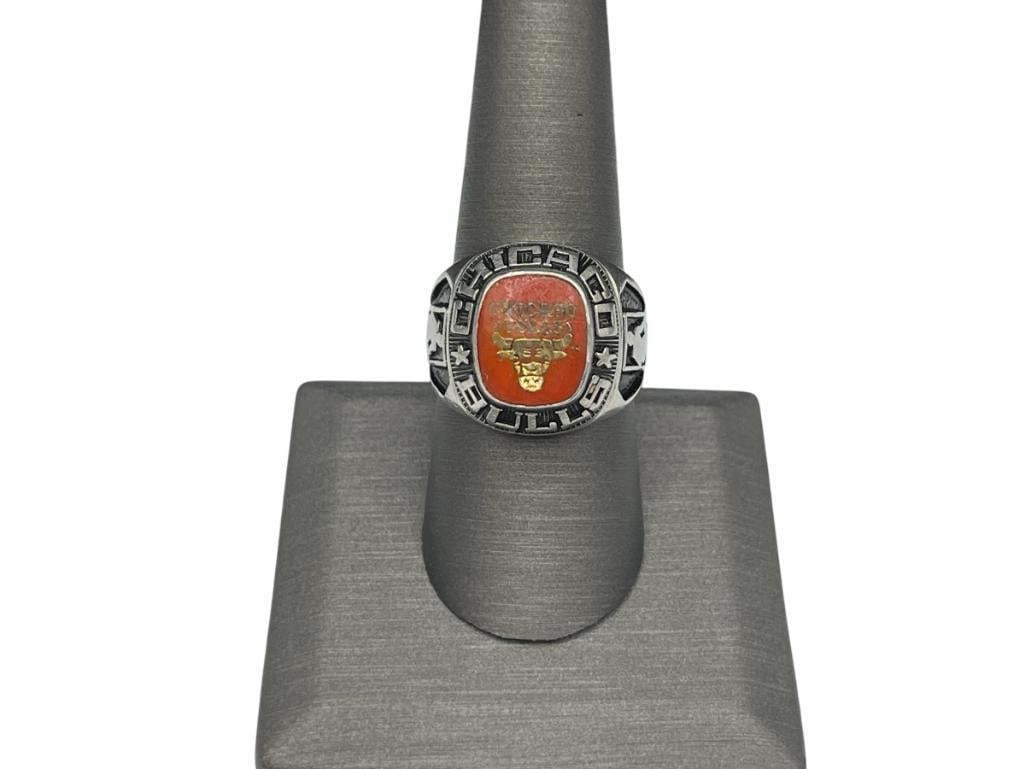 STAINLESS STEEL CHICAGO BULLS NBA BASKETBALL RING: CLASS RING STYLE DESIGN SIZE 9, 3/4" FRONT 
