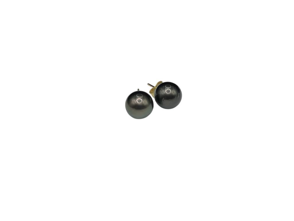 PAIR OF 14K YELLOW GOLD TAHITIAN PEARL STUD EARRINGS: 8MM PEARLS, 1.61 GRAMS