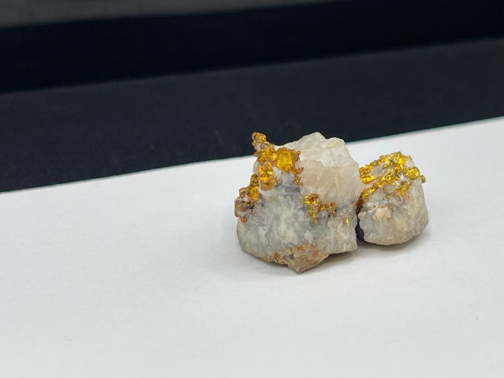 IMPRESSIVE CRYSTALINE GOLD AND QUARTZ NATURAL SPECIMEN - 2