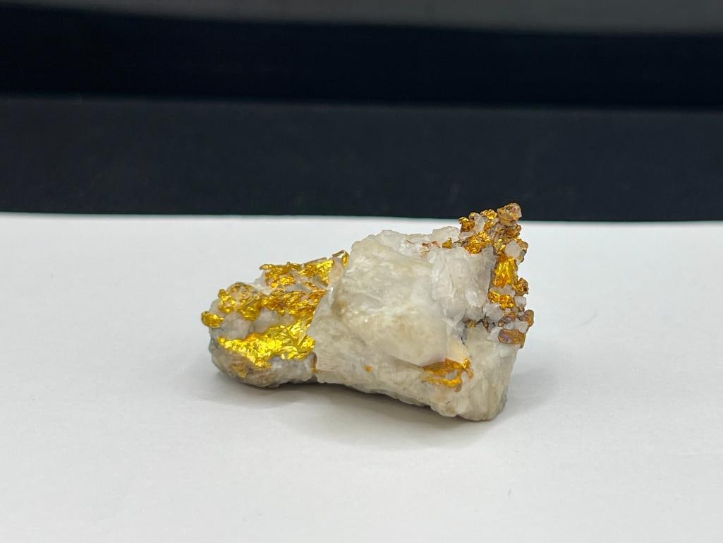 IMPRESSIVE CRYSTALINE GOLD AND QUARTZ NATURAL SPECIMEN - 4