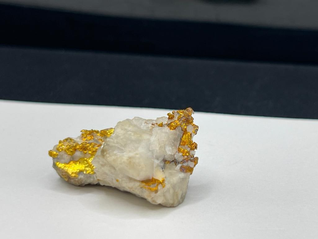 IMPRESSIVE CRYSTALINE GOLD AND QUARTZ NATURAL SPECIMEN - 6