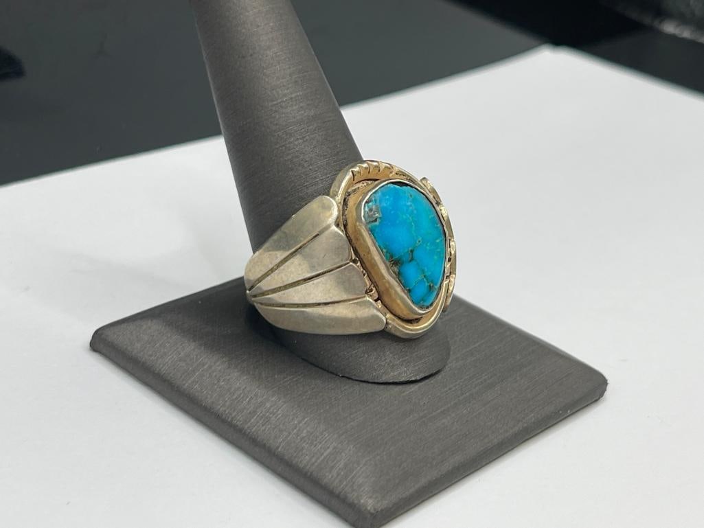 VINTAGE MEN'S STERLING SILVER TURQUOISE RING FETURING NATIVE AMERICAN DESIGN - 2