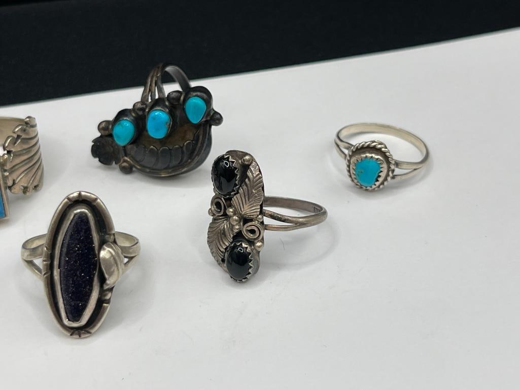 10 VINTAGE STERLING SILVER RINGS INCLUDING NAVAJO TURQUOISE DESIGNS AND MEXICO MADE PIECES - 6