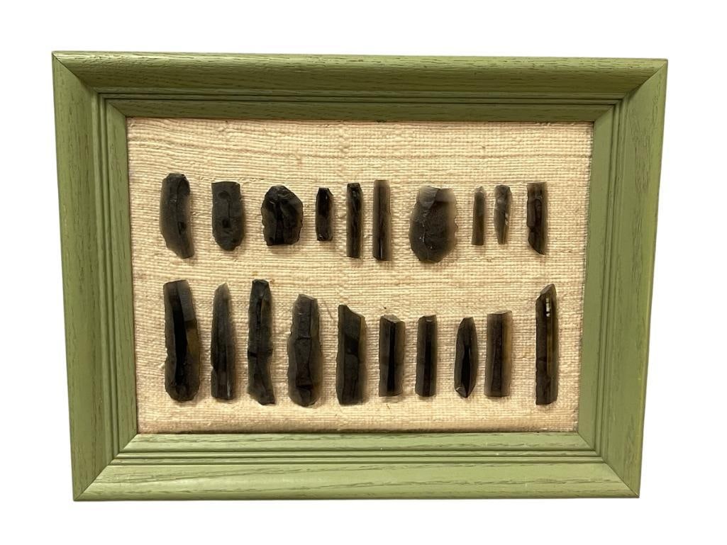 20 KNAPPED OBSIDIAN GUATEMALEN MESO AMERICA PRISMATIC KNIFE BLADES / TOOLS FOUND NEAR KAMINAL JUJU: KNAPPED OBSIDIAN TOOLS AND BLADES, FRAMED, FOUND NEAR MAYAN RUINS SITE IN THE 1960'S TOOLS MEASURE 1 1/2" UP TO 3 5/8", 17" X 13" FRAME