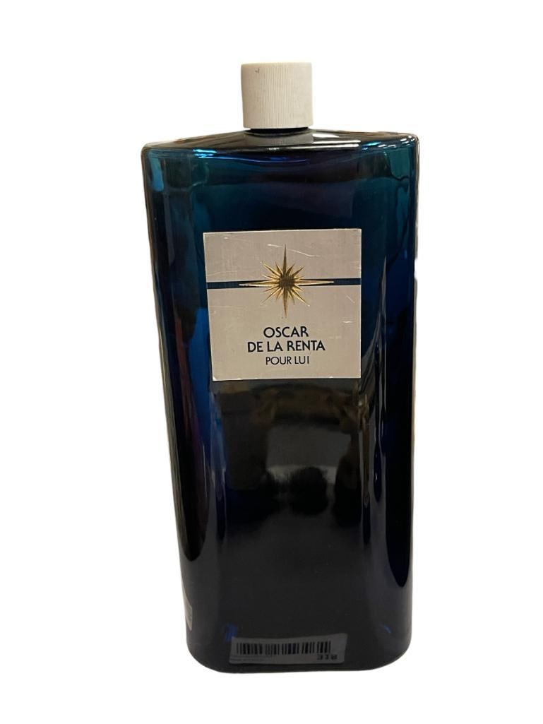 DEPARTMENT STORE PERFUME / PARFUME FACTICE OSCAR DE LA RENTA LARGE DISPLAY FRAGRANCE BOTTLE: DARK BLUE GLASS BOTTLE WITH PLASTIC TWIST OFF CAP, MISSING TOP WITH ORIGINAL LABEL 12" H