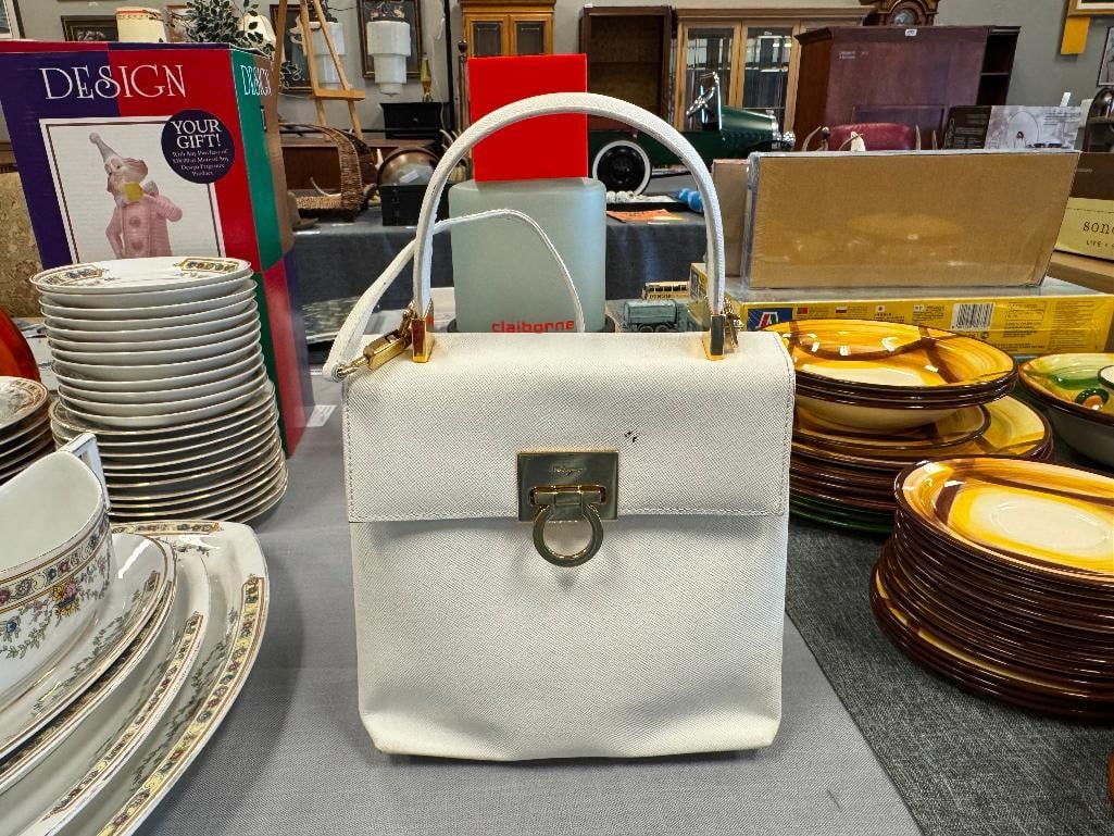 SALVATORE FERRAGAMO 2-WAY HANDBAG NO. AQ-21 0160 WHITE LEATHER BRASS HARDWARE MADE IN ITALY - 2