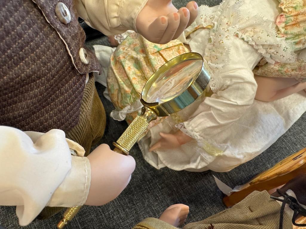 FIVE PORCELAIN DOLLS WITH OUTFITS AND ACCESORIES - 11