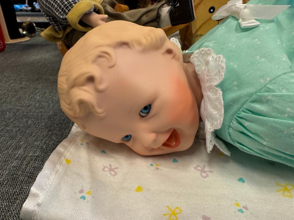 FIVE PORCELAIN DOLLS WITH OUTFITS AND ACCESORIES - 3