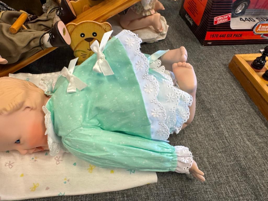 FIVE PORCELAIN DOLLS WITH OUTFITS AND ACCESORIES - 4