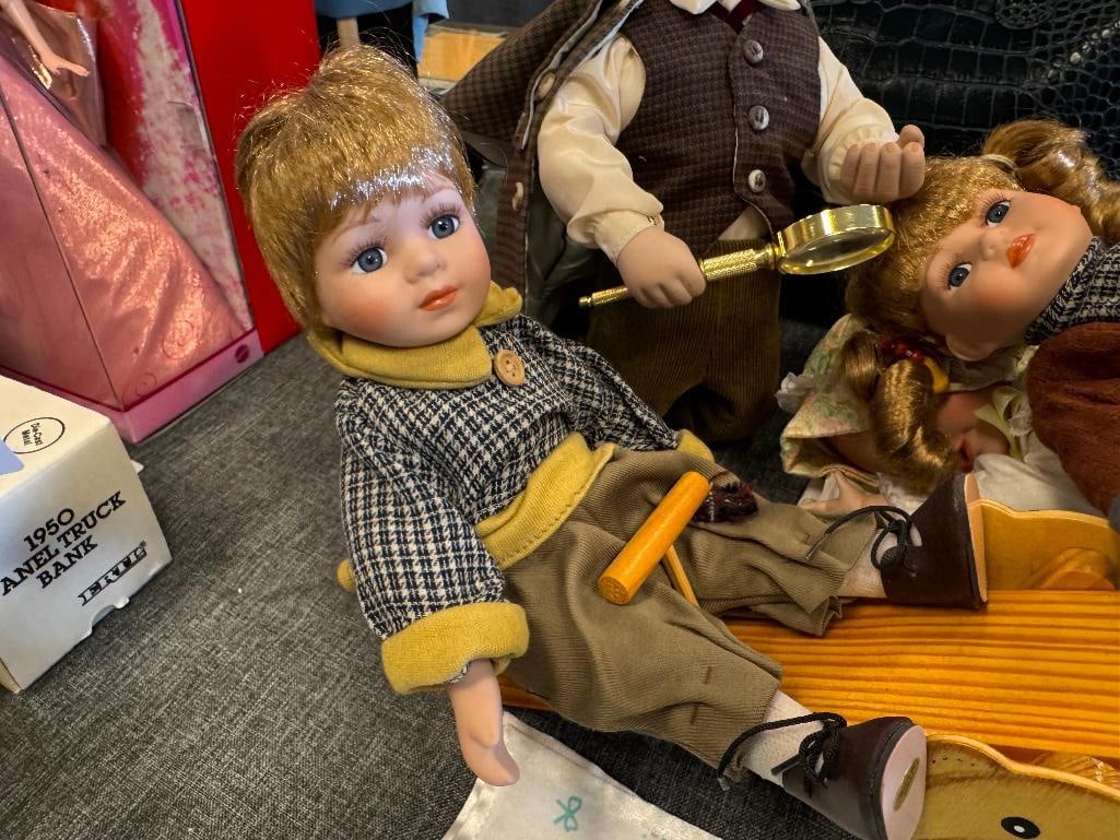 FIVE PORCELAIN DOLLS WITH OUTFITS AND ACCESORIES - 5