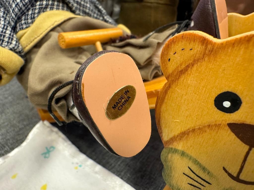 FIVE PORCELAIN DOLLS WITH OUTFITS AND ACCESORIES - 7