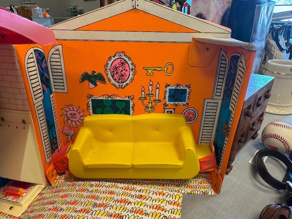 1966 THE WORLD OF BARBIE HOUSE BY MATTEL VINYL AND PLASTIC PLAYHOUSE - 6