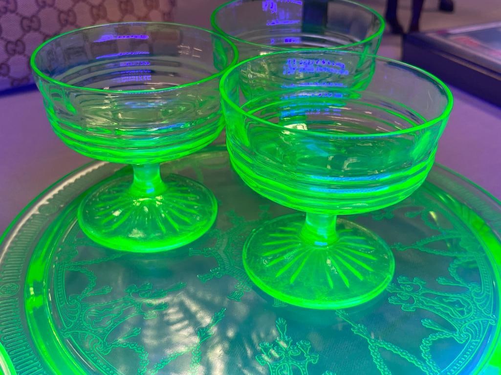 DEPRESSION ERA URANIUM GLASS BY ANCHOR HOCKING BRIGHT GLOW UNDER BLACKLIGHT - 5
