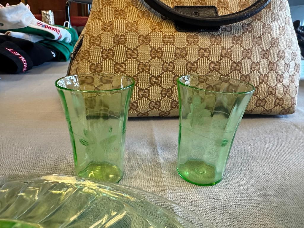 DEPRESSION ERA URANIUM GLASS BY ANCHOR HOCKING BRIGHT GLOW UNDER BLACKLIGHT - 9