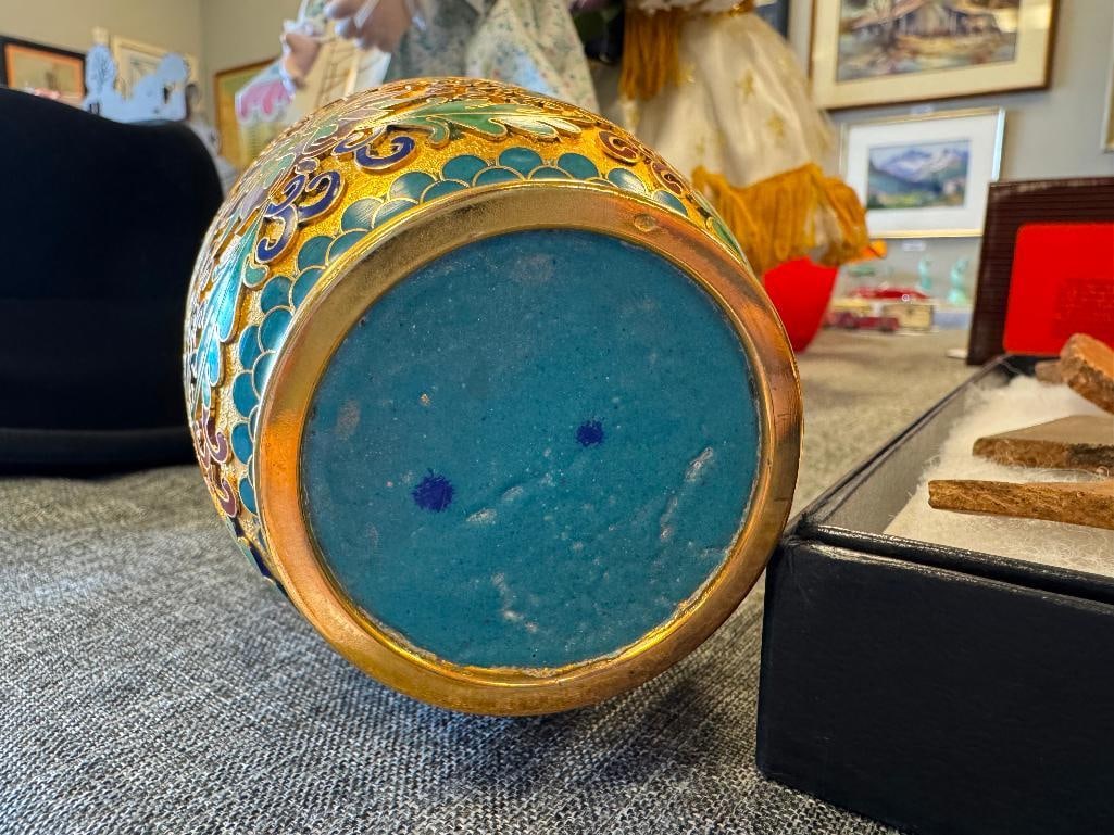 VINTAGE PAIR OF CHINESE CLOISONNE ENAMEL VASES INTRICATE FLORAL AND FOLIATE MOTIFS - 7