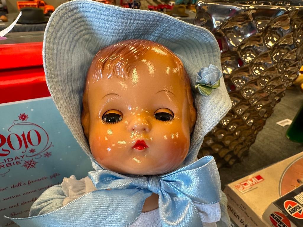 VINYL, COMPOSITE, AND PORCELAIN DOLLS EFFANBEE AND ELKE HUTCHENS DOLLS - 11