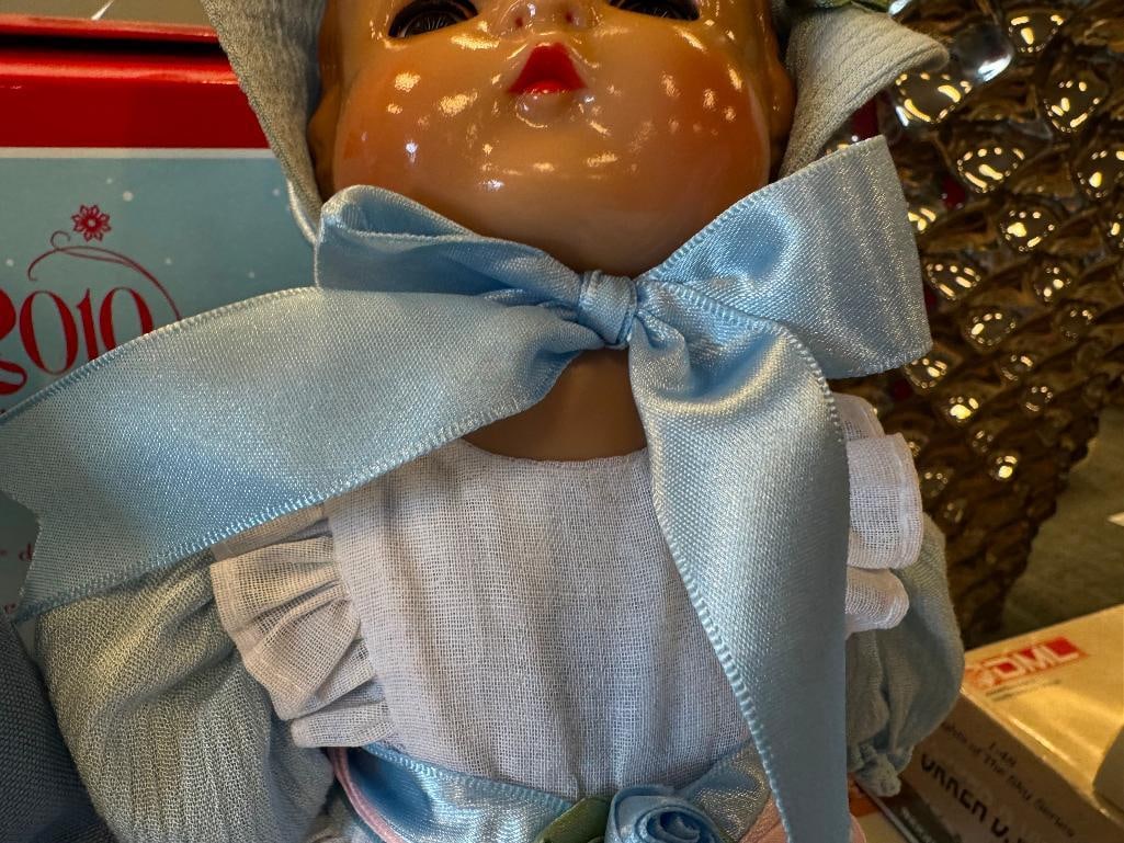 VINYL, COMPOSITE, AND PORCELAIN DOLLS EFFANBEE AND ELKE HUTCHENS DOLLS - 12