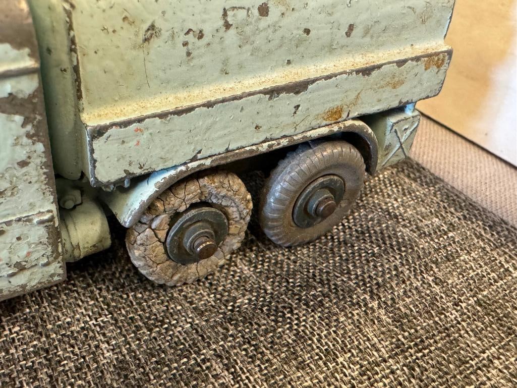 VINTAGE DINKY, CORGI, AND TOOTSIE TOY DIE-CAST CARS - 19