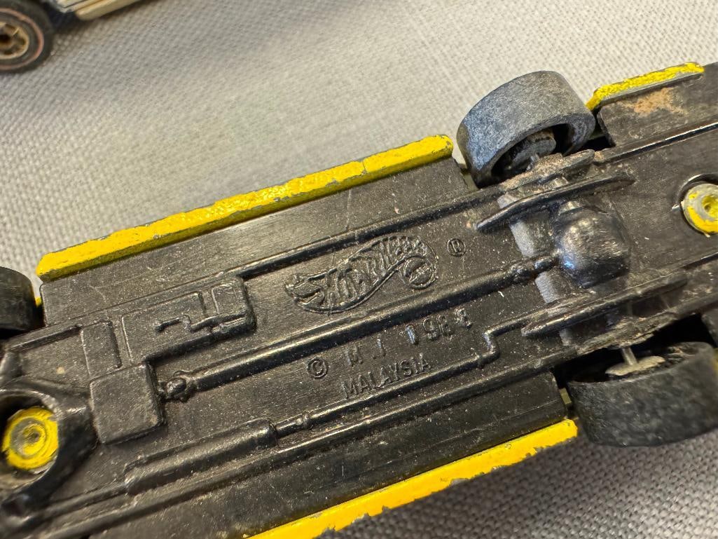 VINTAGE LESNEY, HOTWHEELS, TOOTSIE TOY, TOMICA, DINKY DIE-CAST 1/6 SCALE TOY CARS - 12