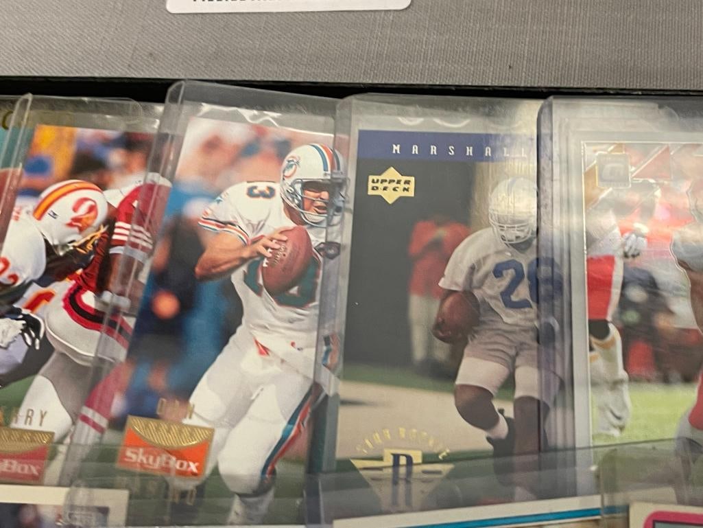 TWENTY ASSORTED NFL FOOTBALL SPORT PLAYER CARDS BARRY SANDERS, JOHN ELWAY, BRETT FAVRE - 8