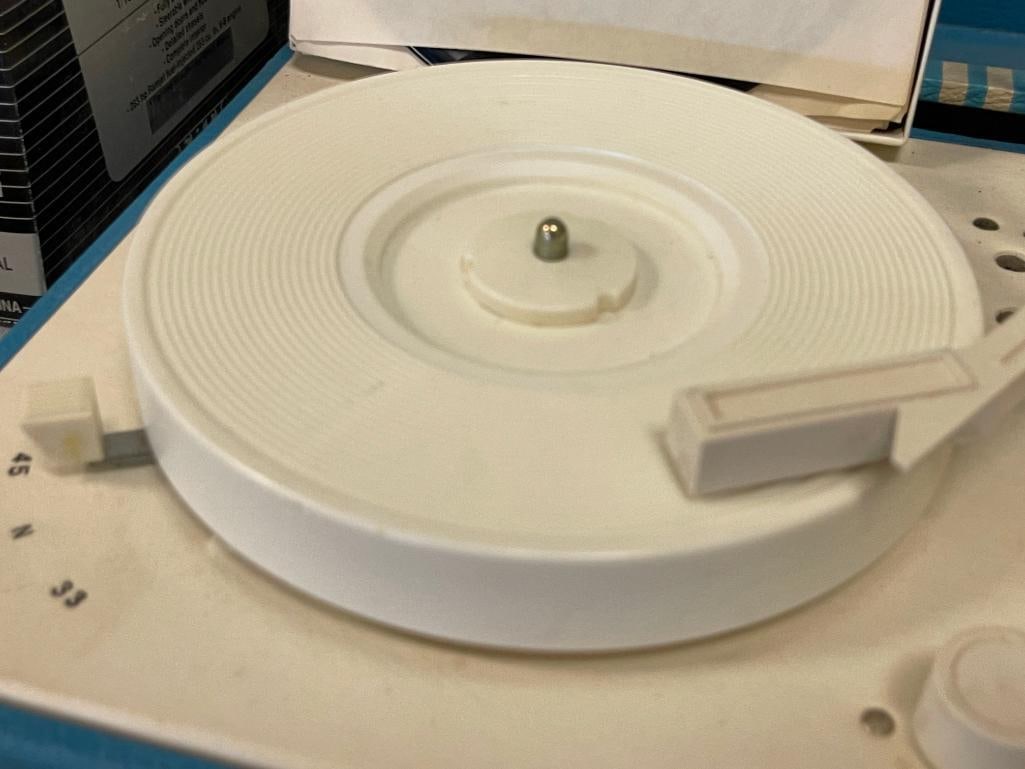 CIRCA 1970'S IMPERIAL PARTY TIME SOLID STATE RECORD PLAYER PLAYS 33 1/3 AND 45 RECORDS - 3