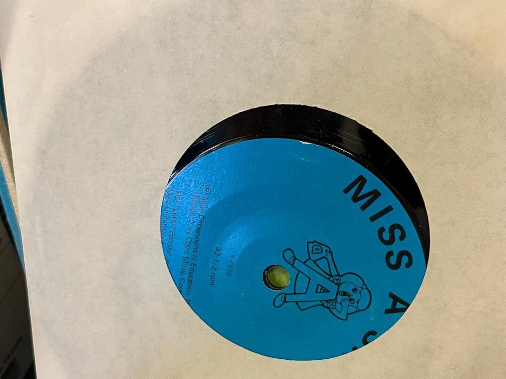 CIRCA 1970'S IMPERIAL PARTY TIME SOLID STATE RECORD PLAYER PLAYS 33 1/3 AND 45 RECORDS - 5